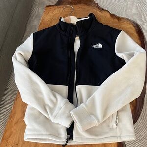 The North Face Tundra full zip fleece. Like new.
